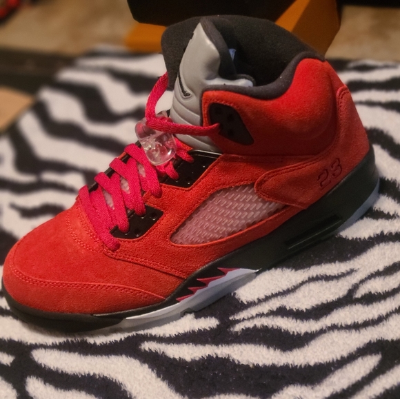 Shoes - Picture 2 of 4